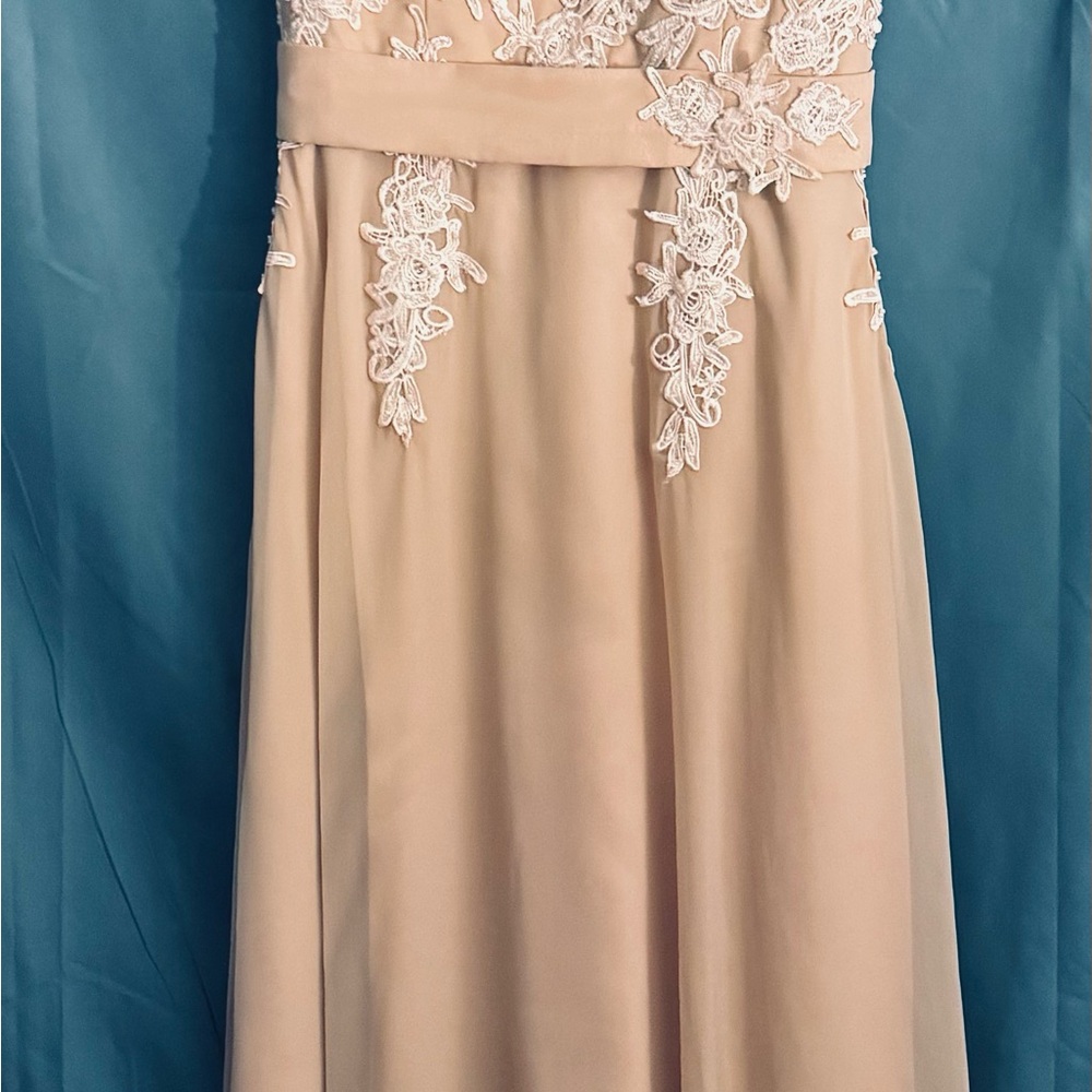 Elegant Cream Lace Wedding Dress
